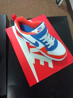 Nike Tennis Shoe Size: US 2Y