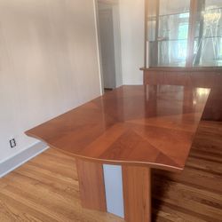 Dinning Table Extendable To 8 Ppl