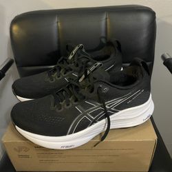 Asics Gel Kayano 32/ Size 9 Women’s/ 7.5 Men’s $85