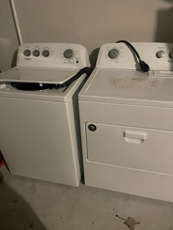 Whirlpool White Full Size Washer & Dryer Set