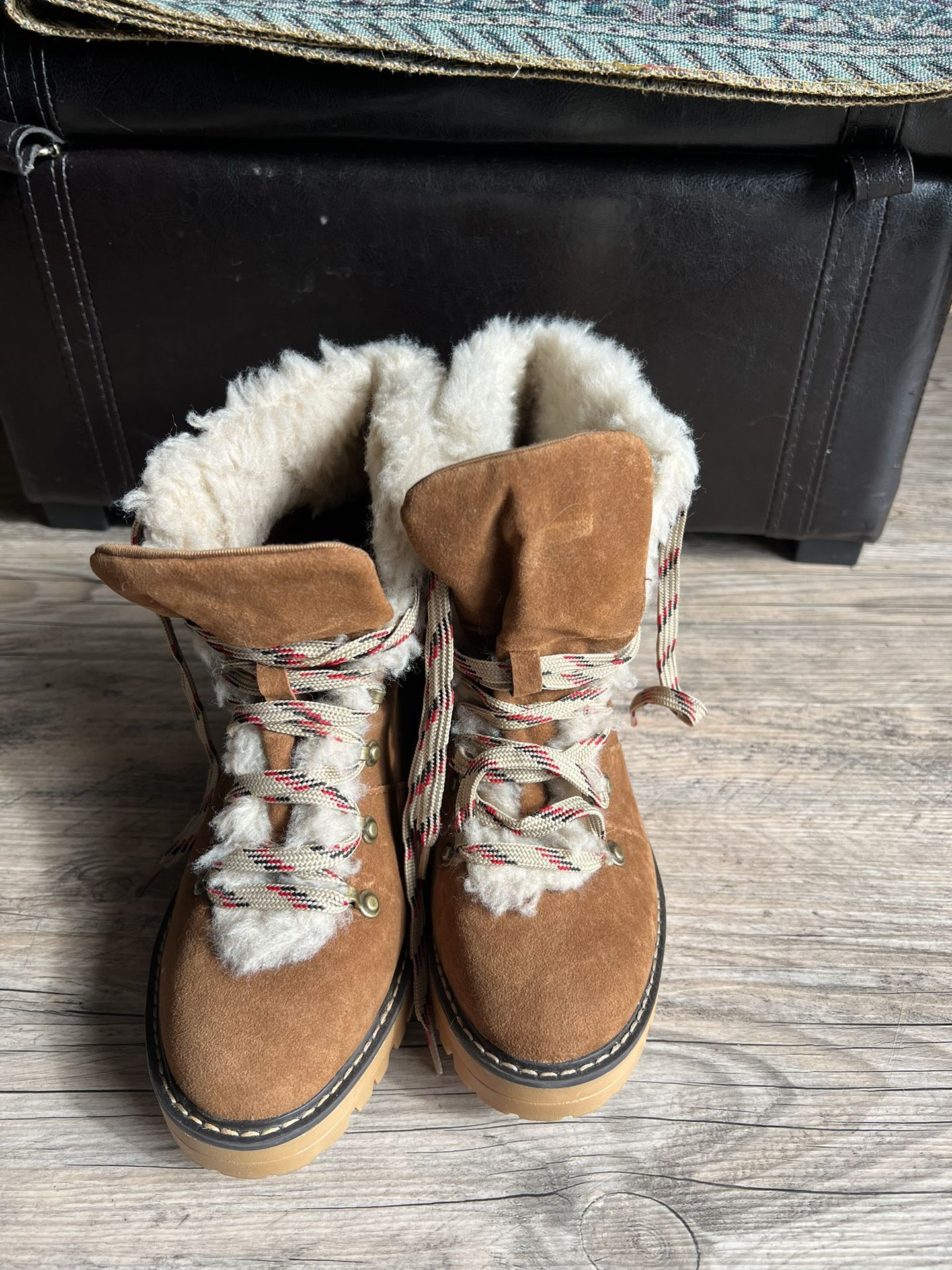 TIME and TRU Women’s Cozy Hiker Boots sz 7 