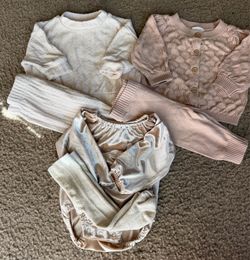 Baby girl outfits size 0-3 months