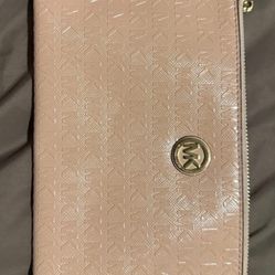 Michael Kors Wristlet 