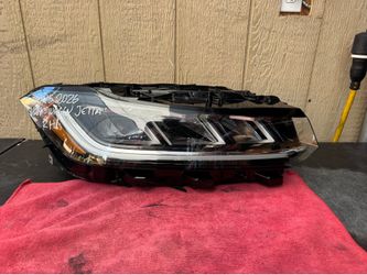 2025 2026 VOLKSWAGEN JETTA RIGHT SIDE HEADLIGHT OEM USED