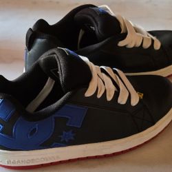 DC SHOES SIZE 6