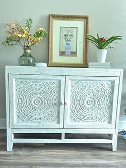 Decorating table/dresser console