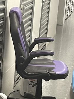 6 Regular Office Chairs 1 Executive Style And 2 Gaming