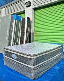 For sale ❤️  Queen Size New Mattress & Box spring Needs Gone For Sale