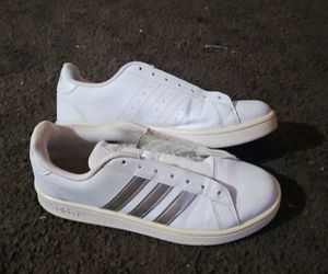 Ladies Addidas Sz 8.5 