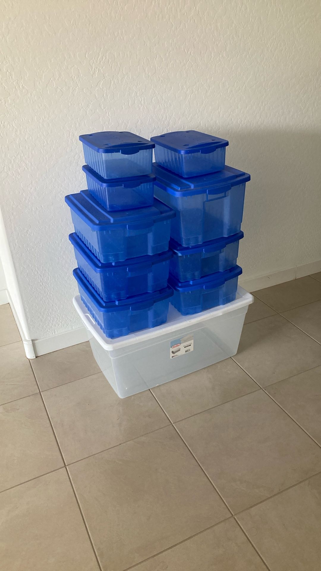 Set Of 10 Plastic Storage Containers With Lids