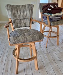 Bar stools (4)