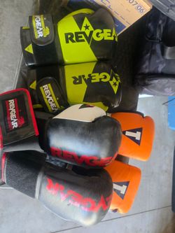 4 pair of pro boxing gloves lot take all