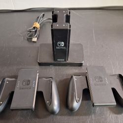 NINTENDO SWITCH JOY-CON CHARGING STATION & GRIPS