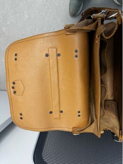 Saddle back brief case