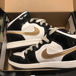 JORDAN 1 MID SE (PS) METALLIC GOLD-WHITE 2.5Y
