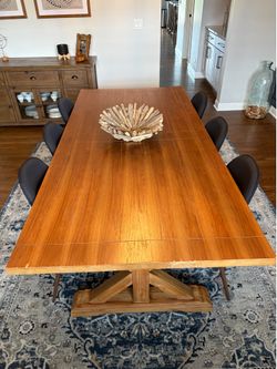 Dining Room Table & Chairs