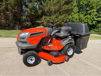 48” Husqvarna YTH 24k48 W/Bagger
