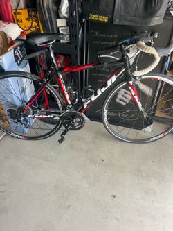 Fuji Roubaix 1.0 LE road bike Fuji Roubaix 1.0 LE road bike 51 cm Shimano 105