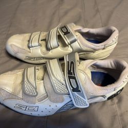 Women’s Bike Shoes & Clipless Pedals 