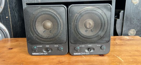 Yamaha DM-01 Desktop Speakers Pair