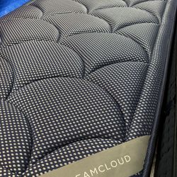 Twin Size Bed. Dreamcloud Luxe Hybrid
