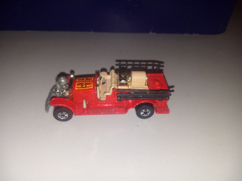 1 Old Number 5  Fire Truck Metal Hot Wheels 1980