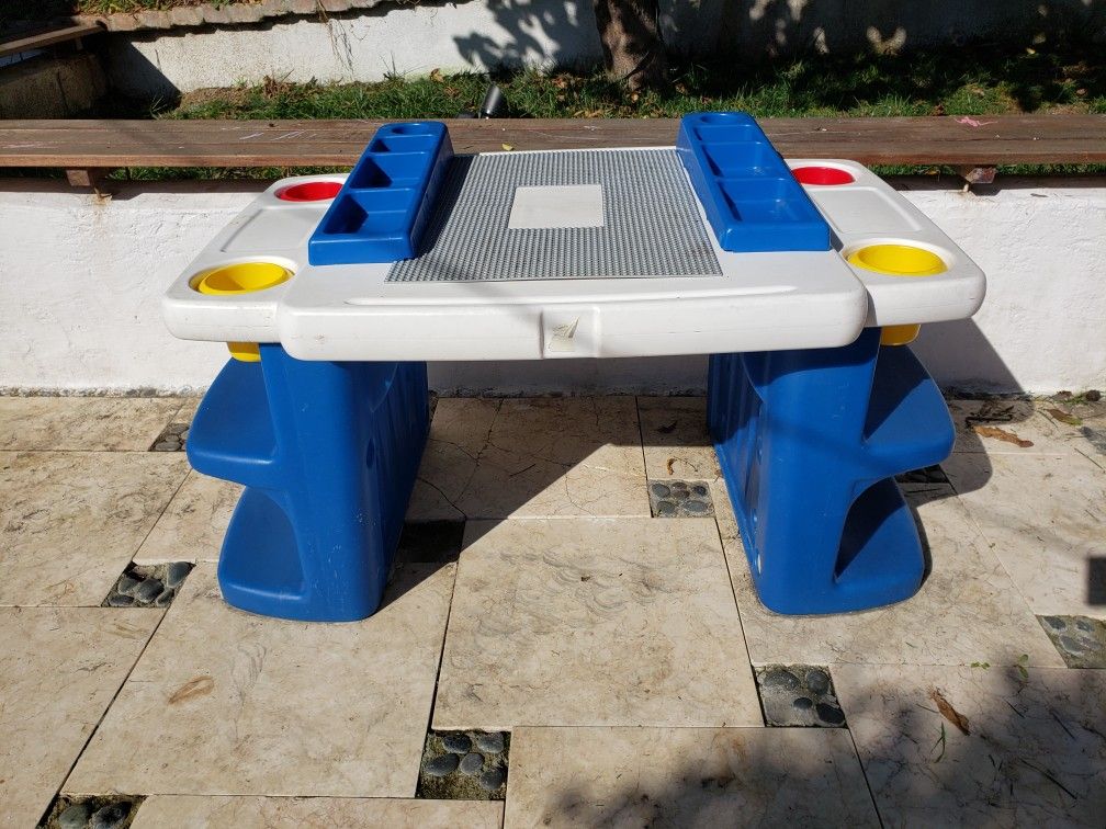 Kids activity desk