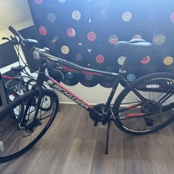 Schwinn Hybrid Road Bike – Lightweight, Fast, Disc Brakes + New Seat & Pedals