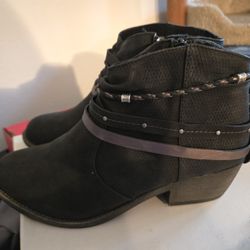 SO Brand Kohls Black Booties Size 10