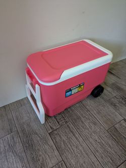 IGLOO Wheelie Cool 38 Quarts 53 Cans 36 Liters