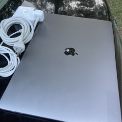 MacBook Laptop 
