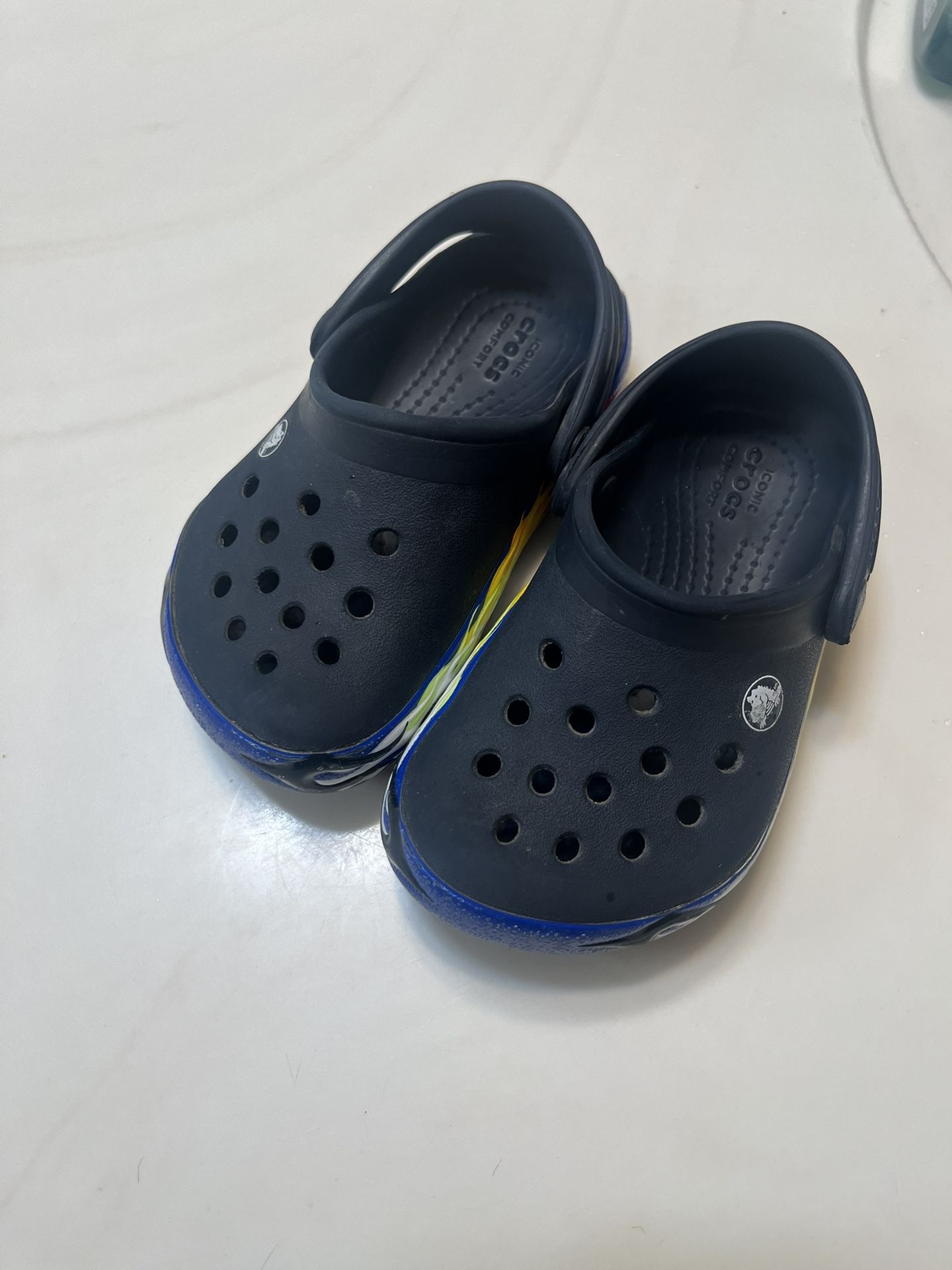 crocs