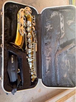 Conn 20M Alto Saxophone w/ Case, Mouthpiece & Strap – Clean Condition