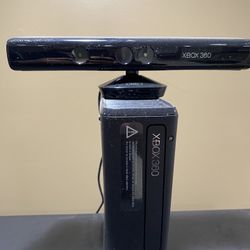 XBox 360 With Kinect Plus Controller Charging Dock