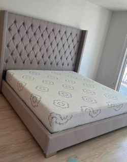 Fabric queen bed frame / cama queen de tela