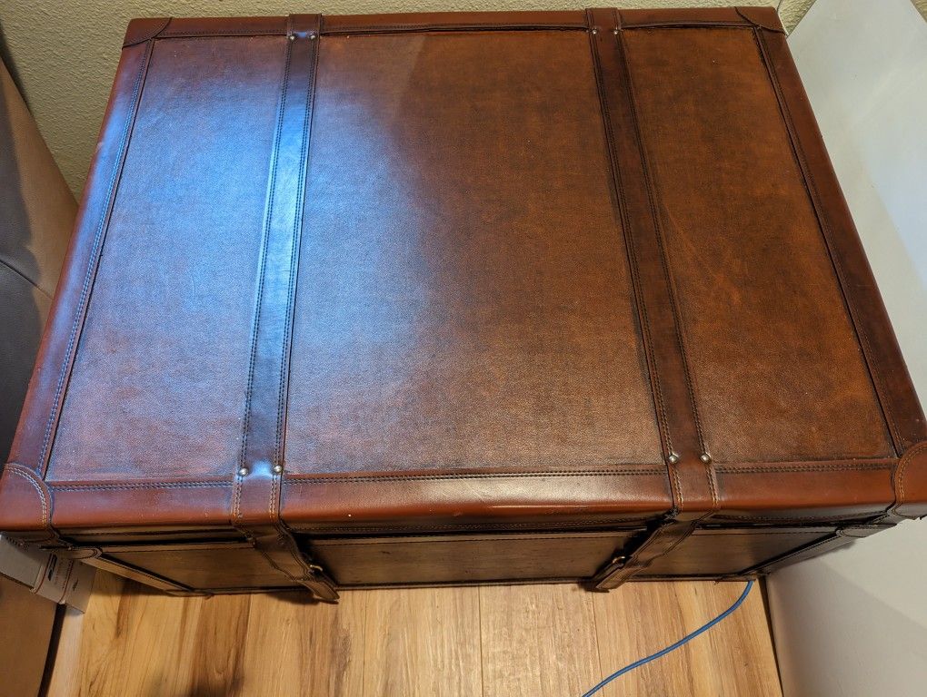 Leather-like Storage Trunk