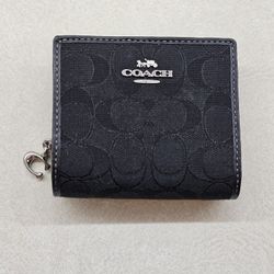 Coach Snap Wallet Like New 