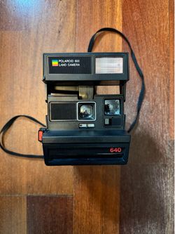Polaroid 600 land camera
