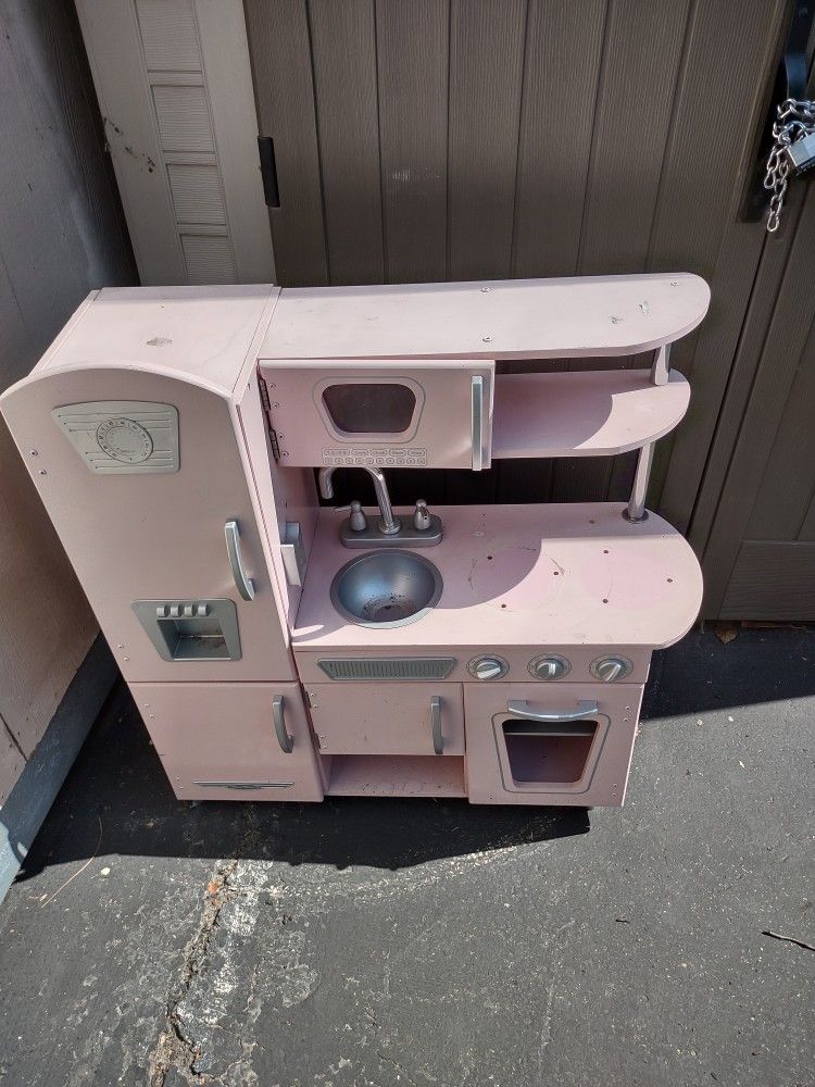 Kid's Pink Kitchen