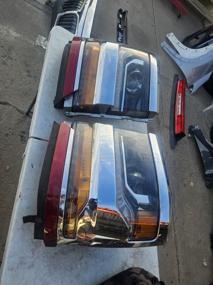 Chevy Chevrolet Silverado Headlights Damaged Oem 16 To 18