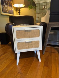 Modern Nightstand with 2 Drawers