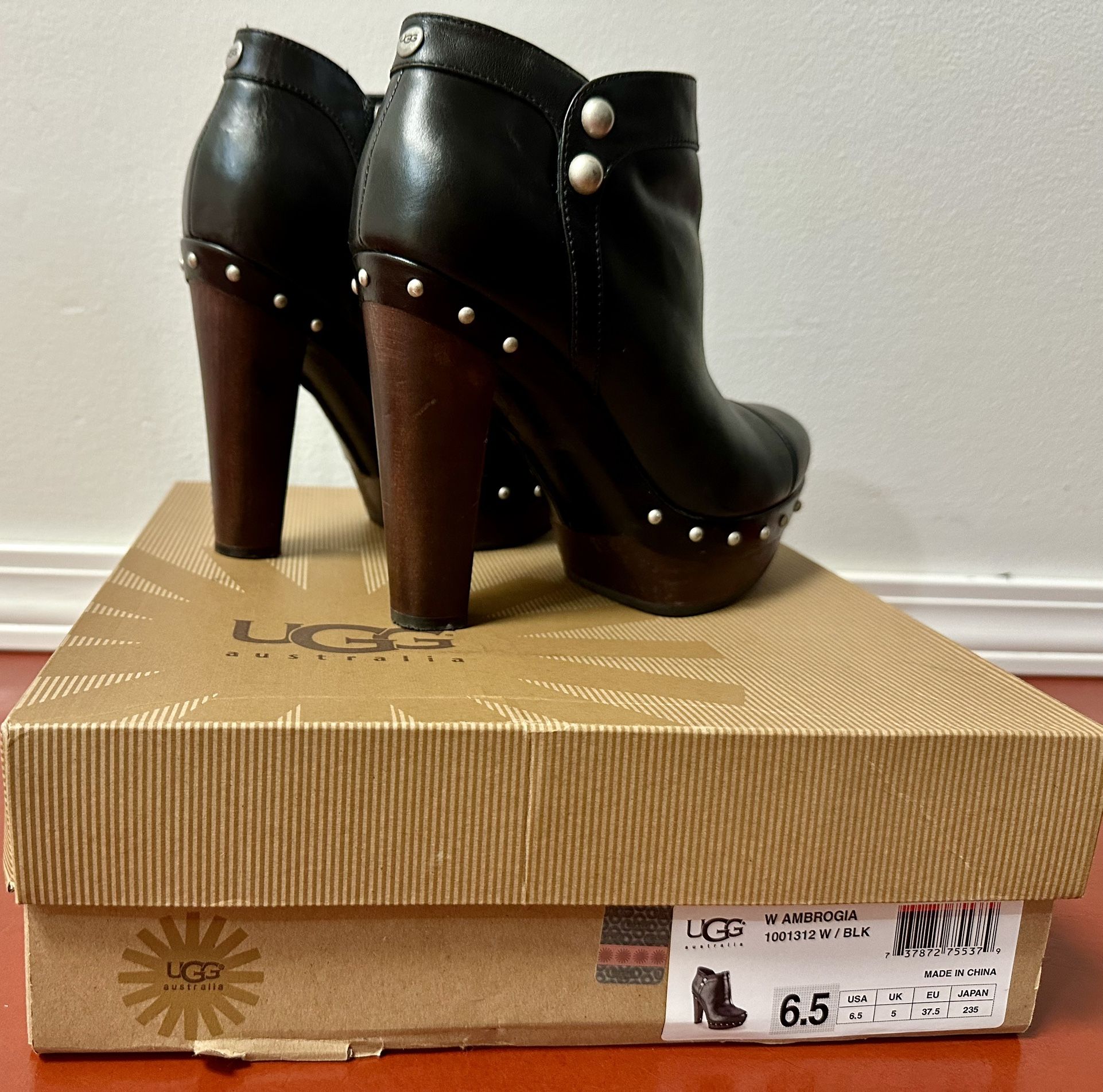 UGG BLACK PLATFORM ANKLE BOOTS