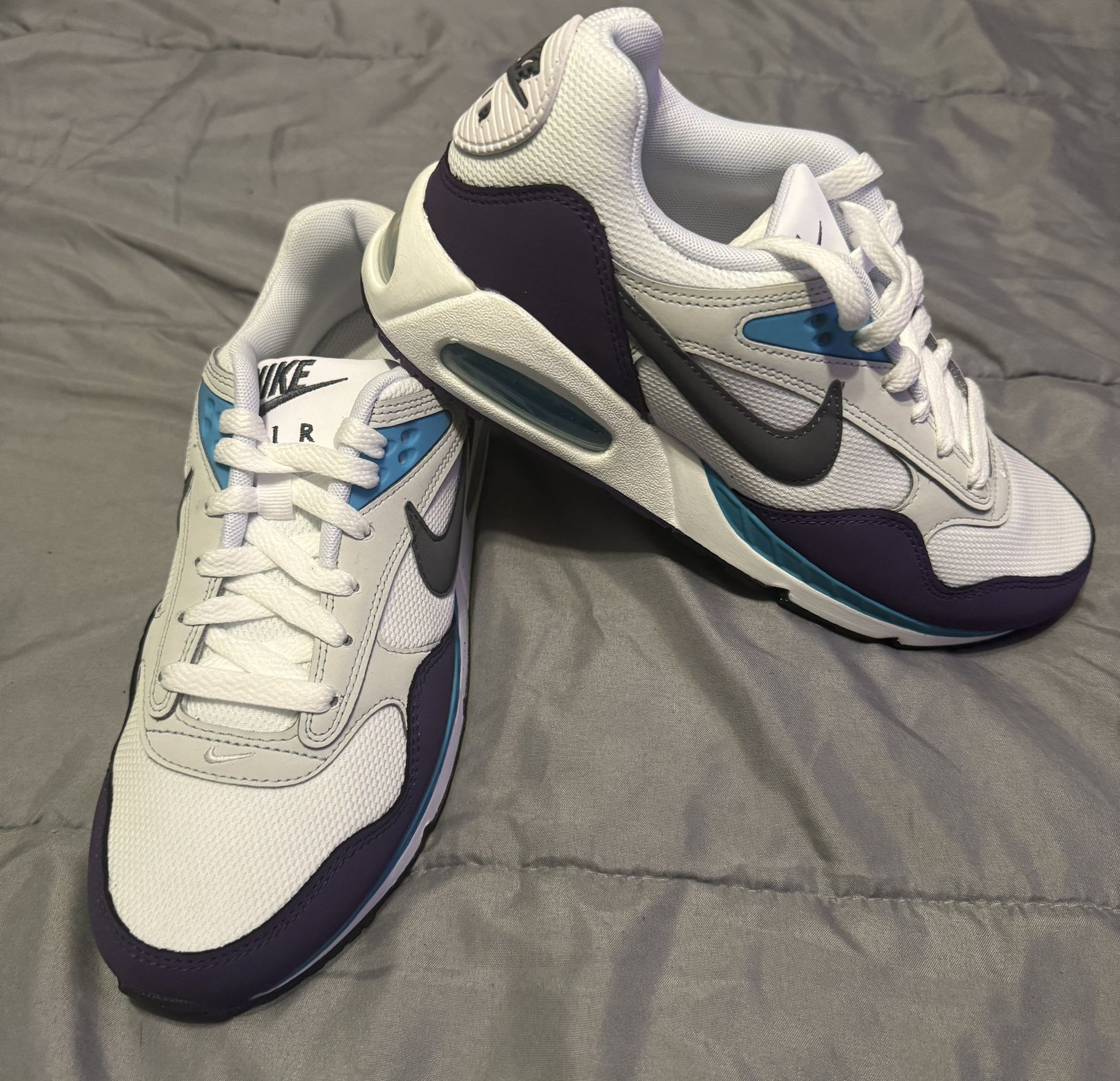 NwoB Nike Airmax Women’s Sz 8