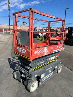 19’ Skyjack Scissor Lift