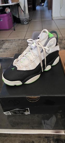Youth jordans SIZE 5.5Y