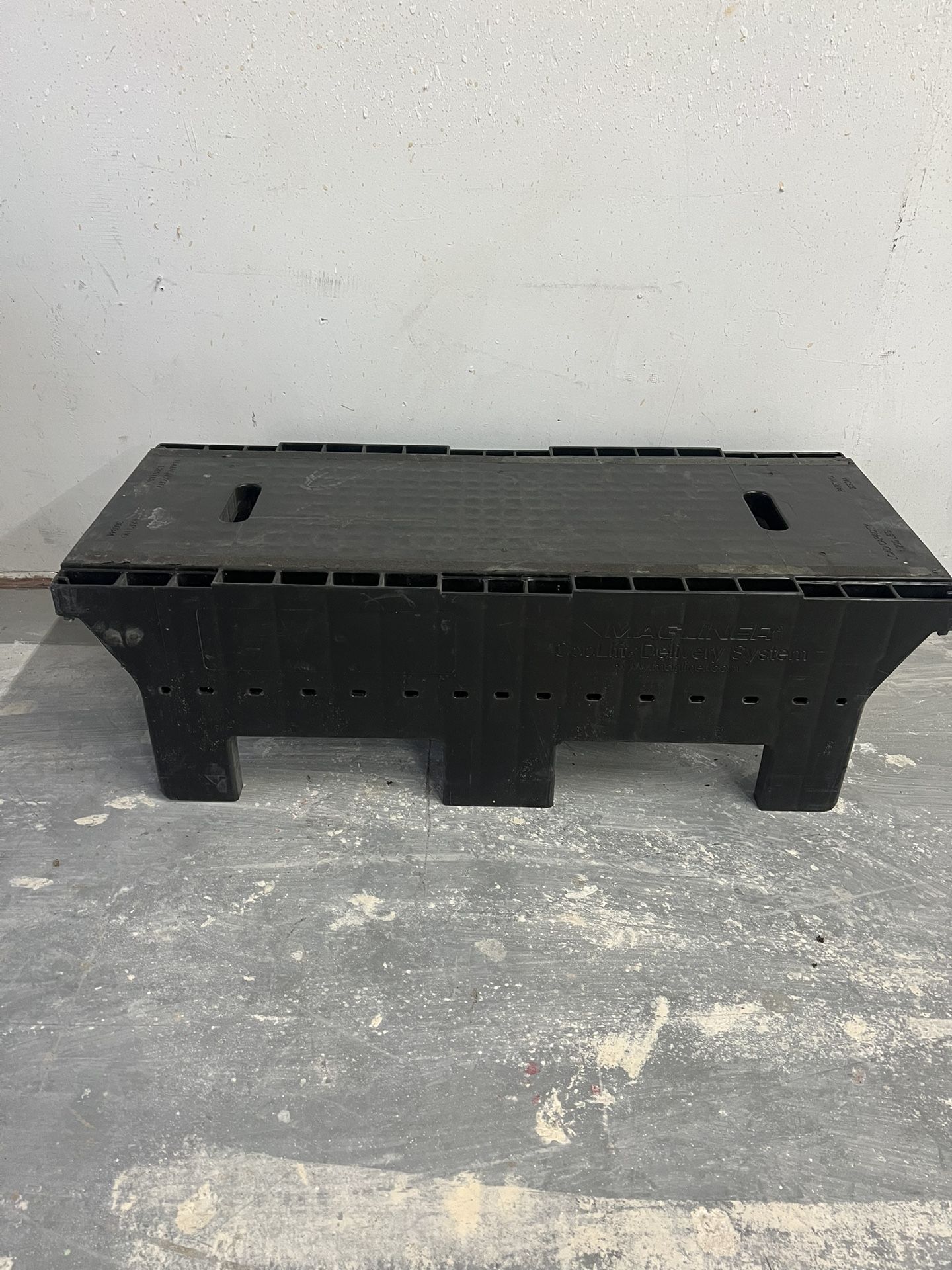 Magliner 1,200 lb. 43" x 18" CooLift Pallet 309344