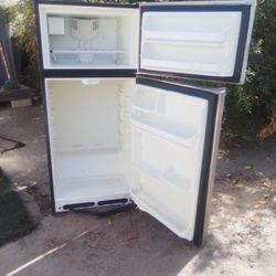 Frigidaire Refrigerator 