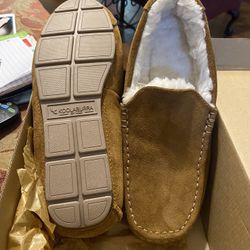 Men’s Shoes Size 10 brand Is Kookaburra By UGG