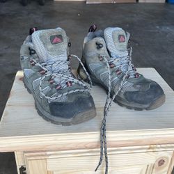 Kids Hiking Boots Size 4