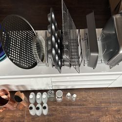 Lot - Kitchen Items 